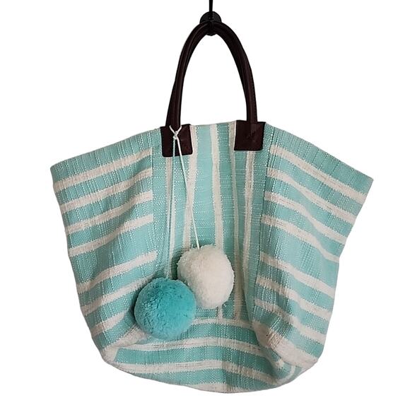 Crown & Ivy Retro Stripe Tote Bag - Picture 1 of 5